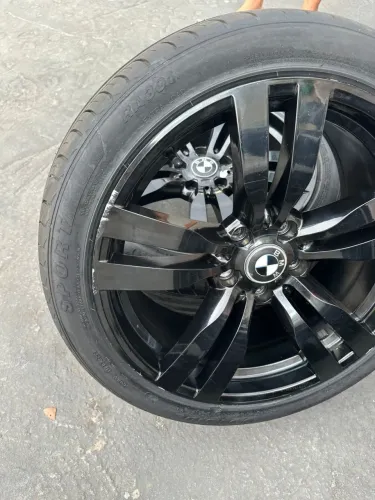 Rodas 19 com pneu Aro 245 40 com 90% de pneus