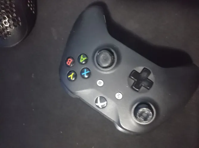 Controle de Xbox usado e com poucos problemas