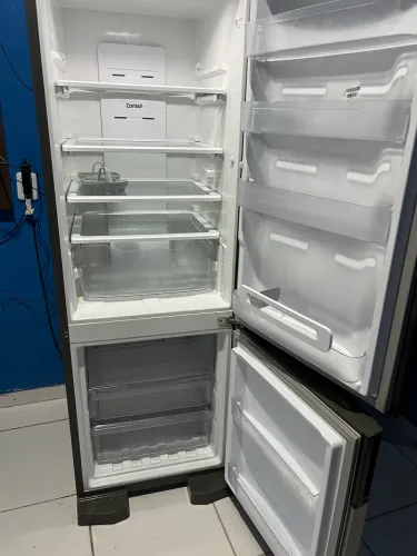 Vendo geladeira funcionando perfeitamente com nota fiscal