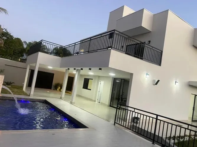 Vende se Casa de Alto Padrão Bairro Jaraguá 1 próximo ao Aeroporto