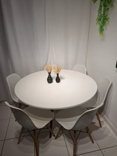 Mesa com 6 cadeiras