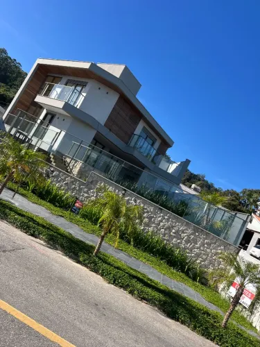 Casa final de construção no bairro Cacupe com 4 suites e vista pro mar