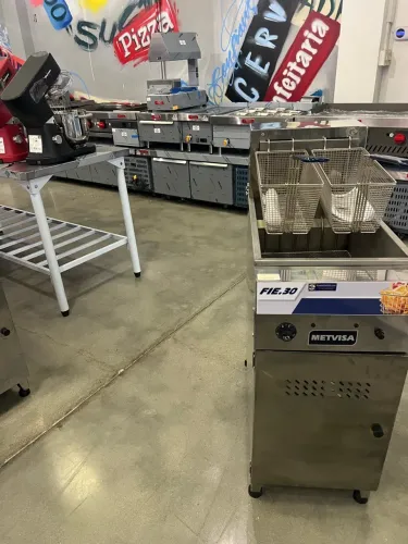 Fritadeira Elétrica Água e Óleo Metvisa 30 Litros 12000W Trifásico