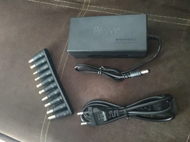 Carregador universal novo com adaptador