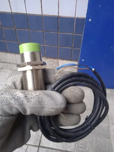 Sensor indutivo tubular cilíndrico