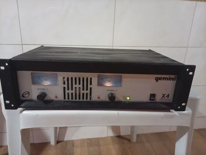 Amplificador Gemini muito conservado 600 watts rms total qualidade pura