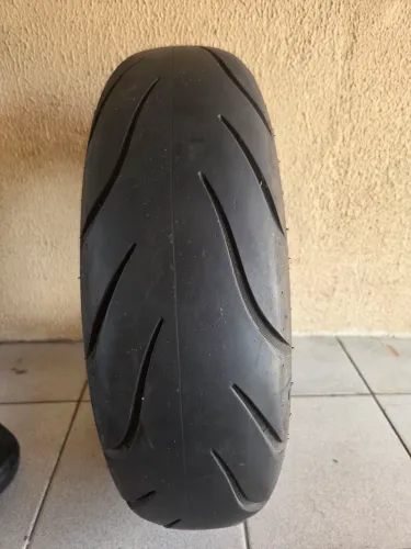 Vendo jogo de pneus para Harley