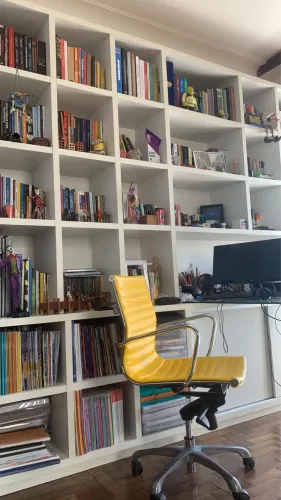 Estante Planejada para Livros e Escritório Home Office Sob Medida