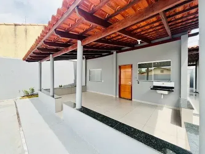 Casa à venda no bairro Jardim Holanda em Uberlândia.