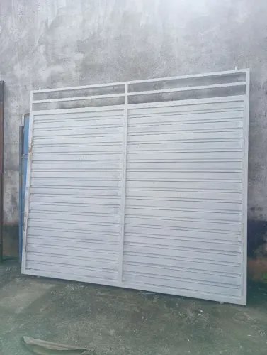 Portão de correr largura 2,50 altura 2,20 completo com os trilhos valo $1300 ZAP *