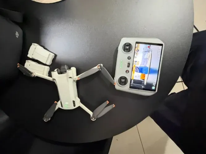 DJI Mini 3 Pro + DJI RC com tela + acessórios + 3 baterias