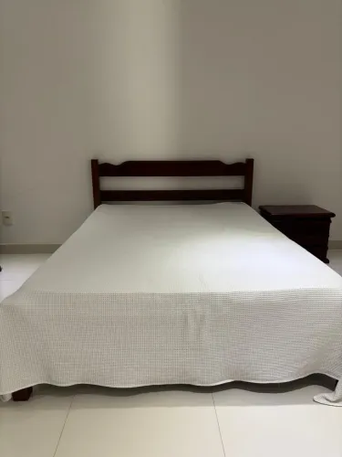 Quarto Completo em Madeira Mogno - Guarda-Roupa + Cama Casal + Espelho | Ótimo Estado