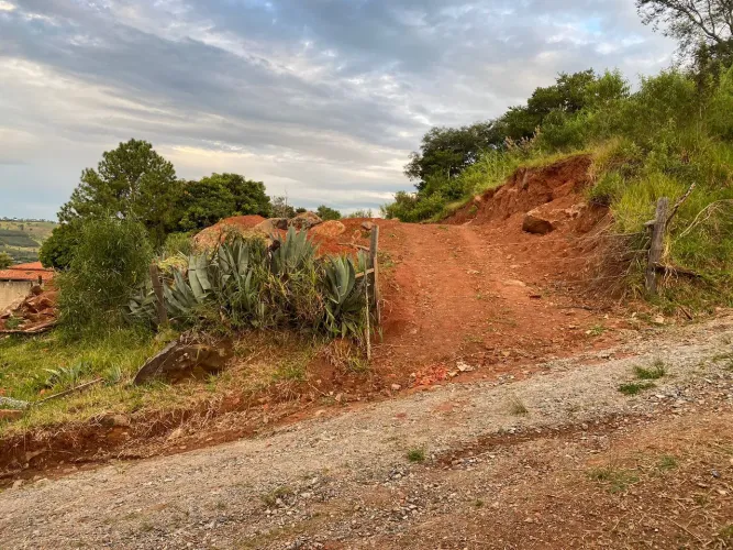 Terreno na divisa entre Atibaia e Bragança Paulista, bairro Chácaras Fernão Dias