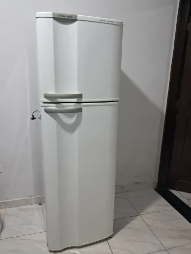 Vendo geladeira Eletrolux