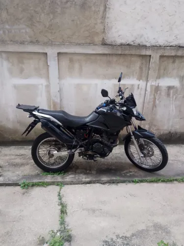 Moto boa, bem conservada. Ipva pago, moto nova 2018 chama atenção. É alta e potente.