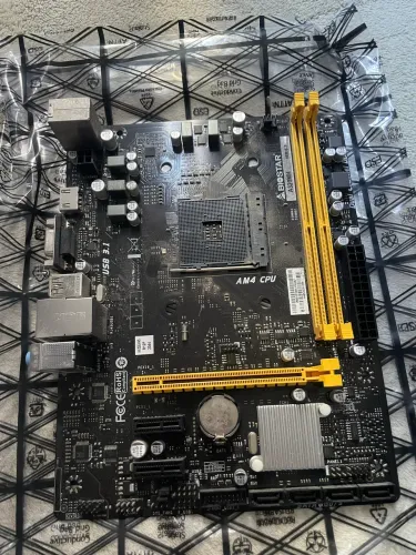 Placa mãe Biostar