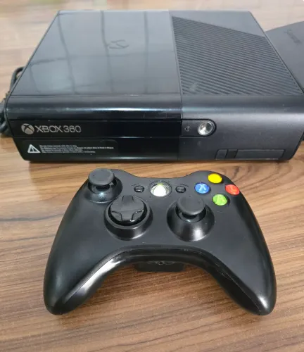 XBOX 360 SUPER SLIM 1TB D.E.S.B.L.O.Q.U.E.A.D.O