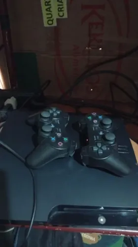 Ps3 com 80 jogos, 2 controles e 500 gb