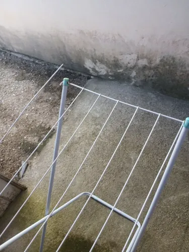 Varal de roupas 30reais porem 1 varão quebrado