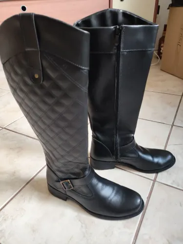 Bota de couro n° 37 (Usado apenas uma vez para provador).