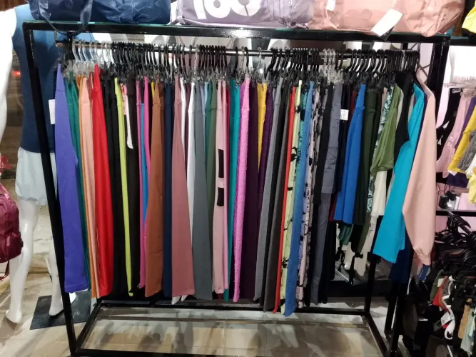 Arara .mas colmeia para roupas