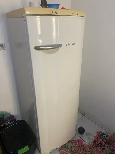 Geladeira Electrolux - modelo antigo