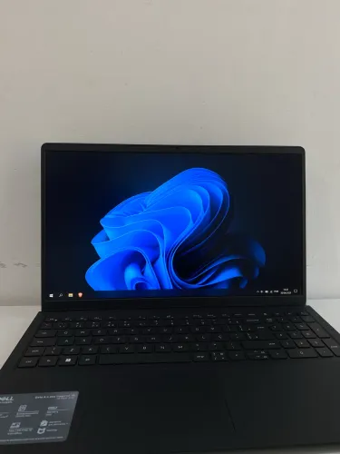 Dell Inspiron 15 i3 12ª Geração | 8GB RAM | SSD 256GB | Full HD | Excelente Estado