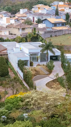 Casa à Venda no Condomínio Residencial Maison Blanche em Valinhos, no bairro Ortizes.