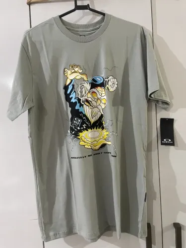 Camiseta Oakley Mad Science verde P nova com etiqueta
