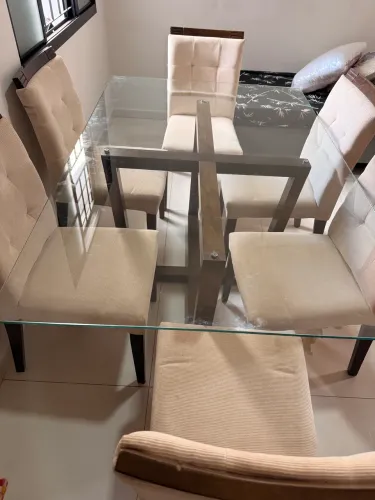 Vendo Jogo de Jantar com 6 Cadeiras