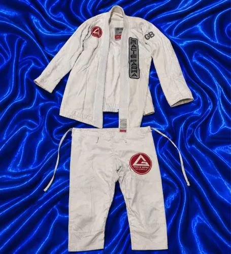 KIMONO (A1) JIU JITSU GRACIE BARRA (USADO - PREÇO BAIXO)