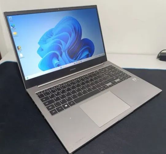 Notebook Samsung Core 10ª ger. 8 gb ddr4 ssd m2 + 1 tb 15 pol bateria boa fonte origina