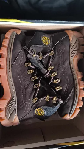 Bota Masculina N6 de couro, linha premium.