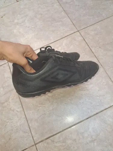 VENDE-SE CHUTEIRA ORIGINAL DA UMBRO 