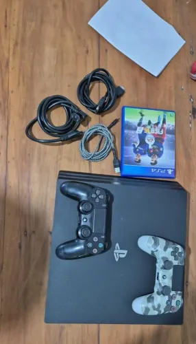PlayStation 4 Pro 1TB - Todo Revisado + 2 Controles + Jogo