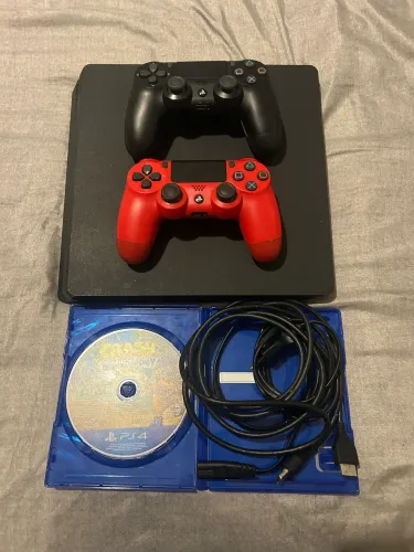 Ps4+3 controles+ 1 jogo 