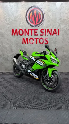KAWASAKI ZX-4R ABS ( INCRÍVEIS 850 KM APENAS )