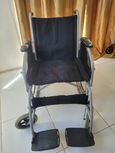 Cadeira de rodas padrão