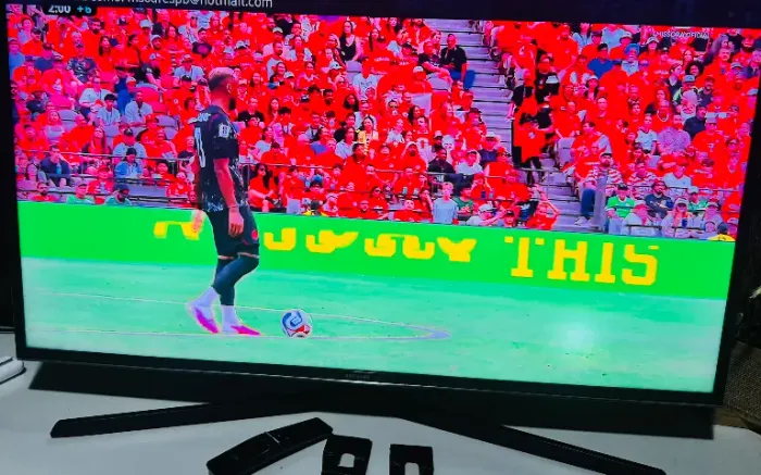 Smart TV Samsung UN40KU6000G 40 polegadas em muito bom estado de uso e conservação