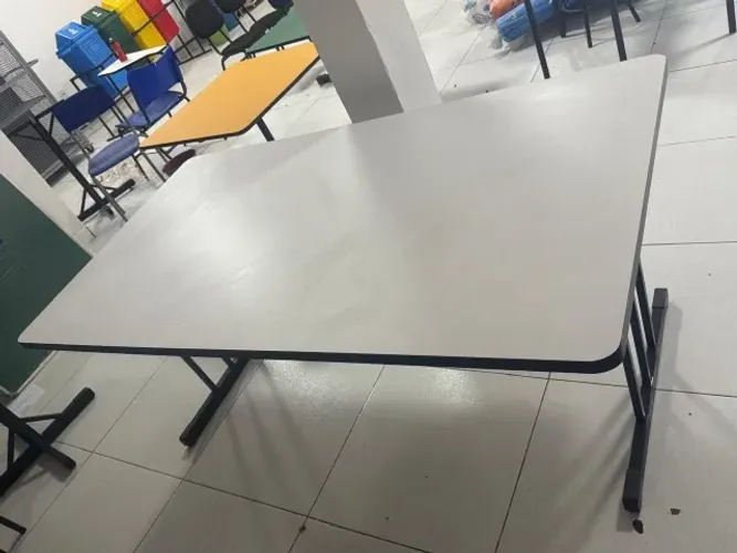 Mesa quadrada MDF