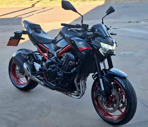 Kawasaki Z900 - 2021 - preta