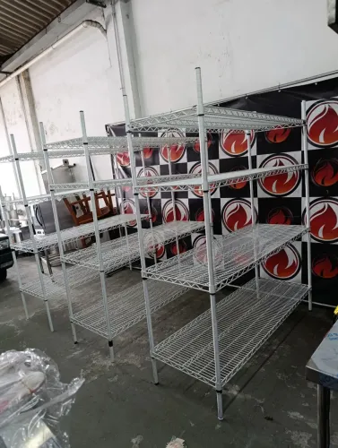 Estante aramada 1,50x52x1,83 com 4 prateleiras tenho 3 unidades disponíveis