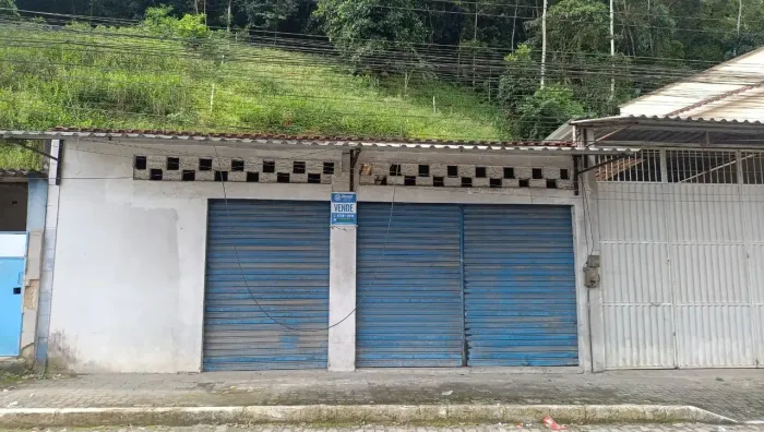 Loja Comercial+ Amplo terreno nos fundos