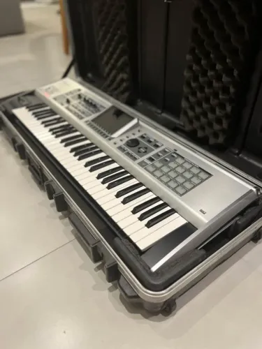 Roland Fantom X6 + Super Hard Case