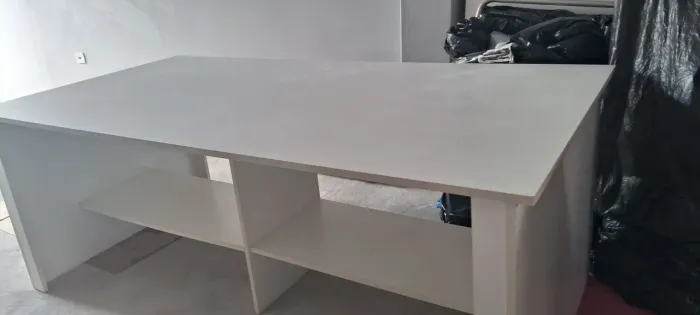 Mesa para loja 2,00×1×00 e duas bancadas