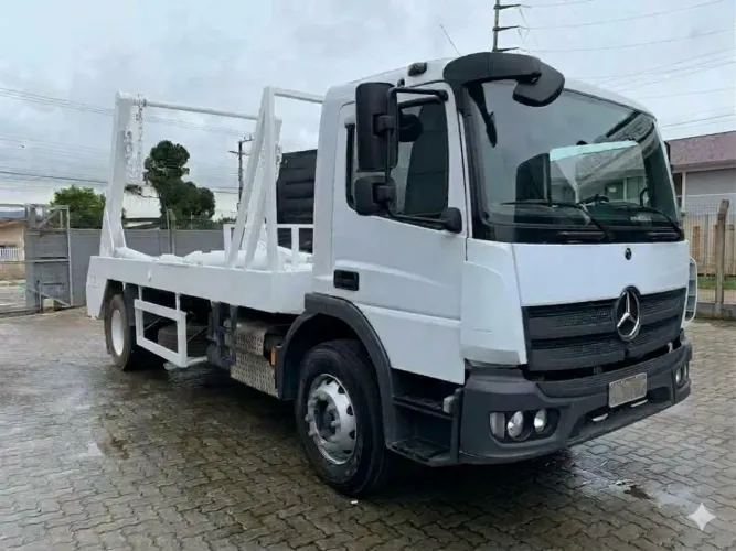 Caminhão Mercedes Benz 2025 Atego - poliguindaste
