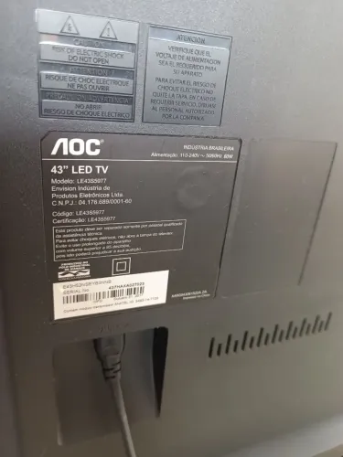 Tv p/ retirada de peças