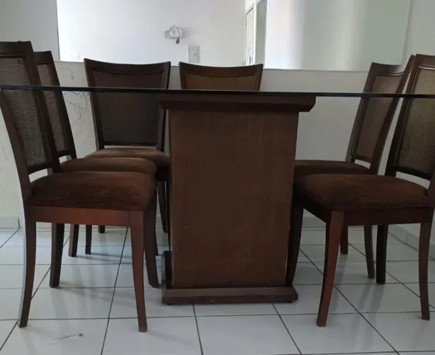Mesa de jantar - 08 cadeiras - Madeira 