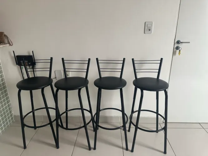 Banquetas cor preta Semino sem detalhe