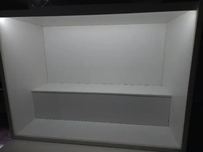 Expositor com led e vidro